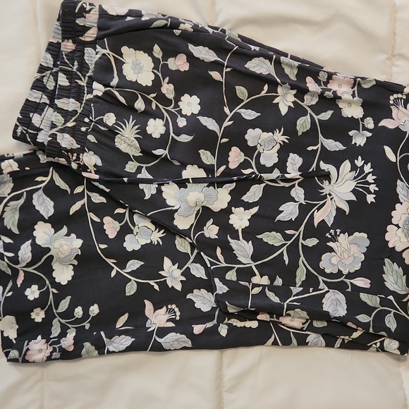 NWT LOFT Floral Fluid Drawstring Pants  Size Small Elastic Waist 100% Viscose - Picture 6 of 6